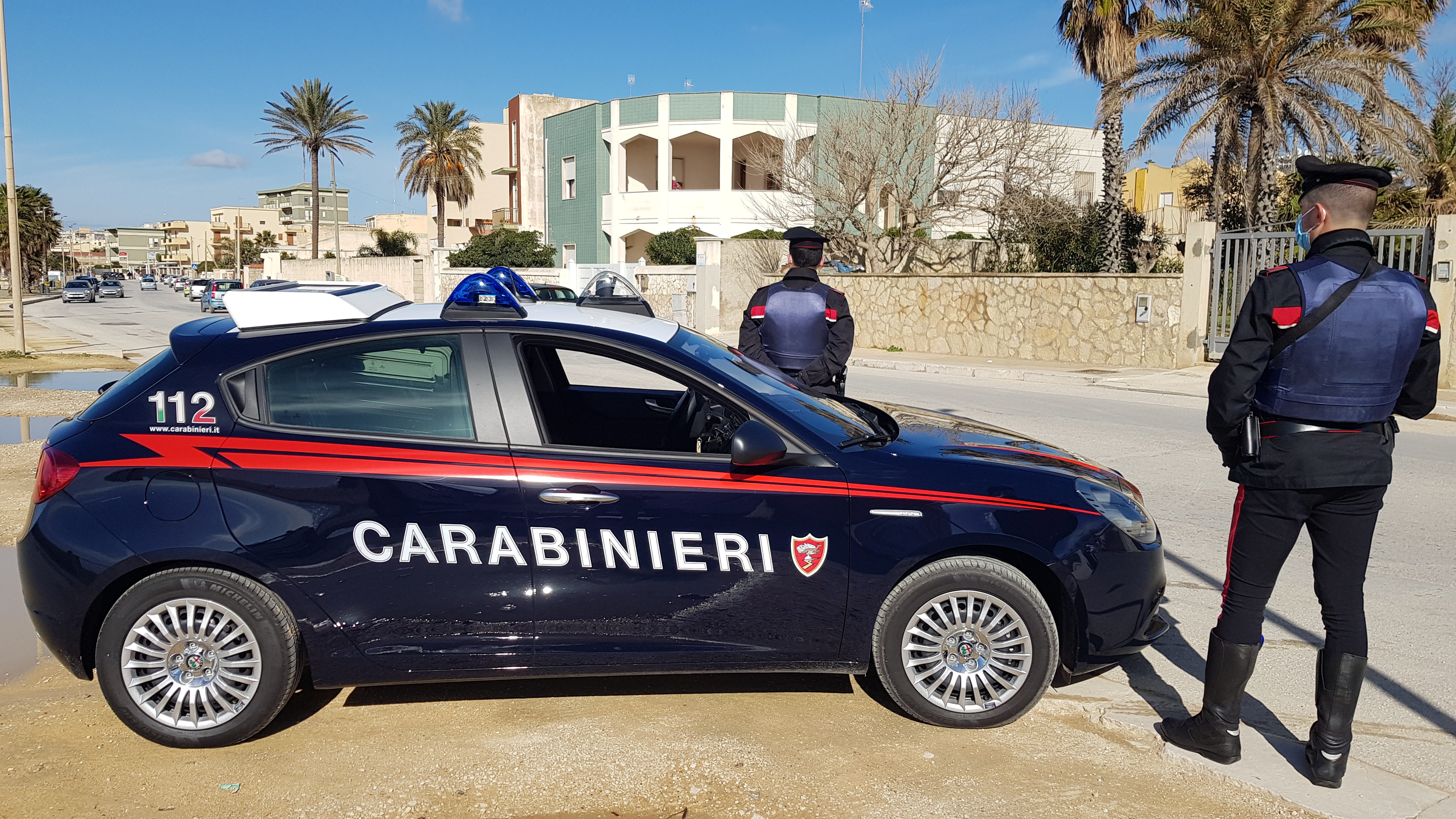 “Lupin” violento in città, furti e maltrattamenti ai genitori: arrestato pregiudicato
