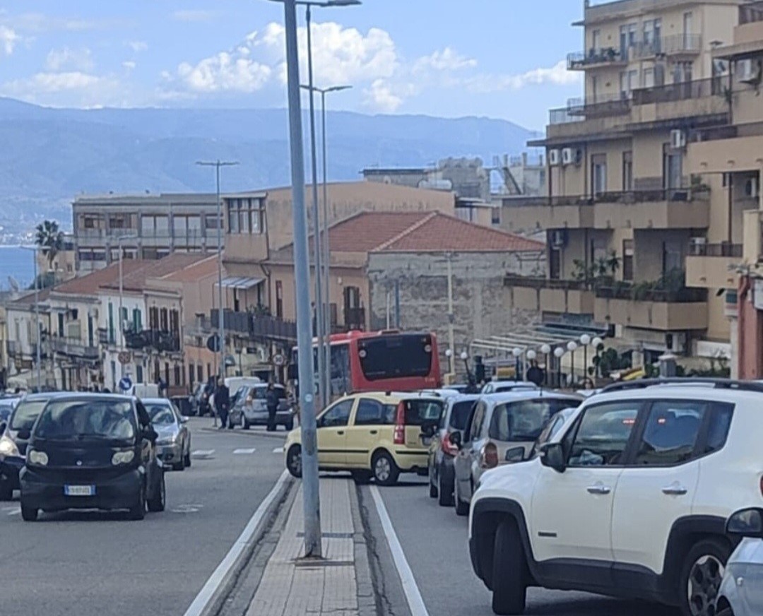 Messina, Viale Annunziata: abitanti ostaggio del traffico