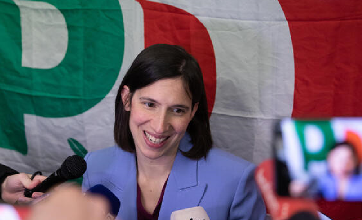 Elly Schlein è la nuova segretaria del Pd, Bonaccini: “Le darò una mano”