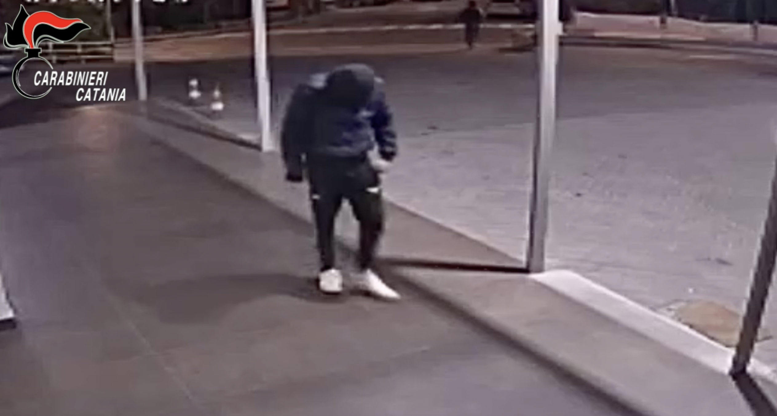 Furti di auto e moto e spaccio di droga, scoperta la banda nel Catanese: 5 misure cautelari – Video