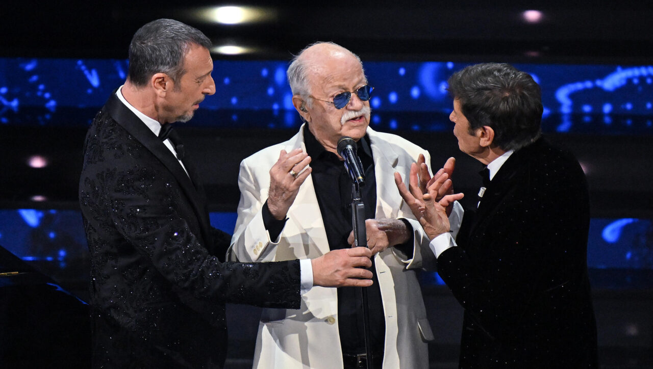 Sanremo 2023, Gino Paoli show all’Ariston tra aneddoti e ricordi di “corna” del passato