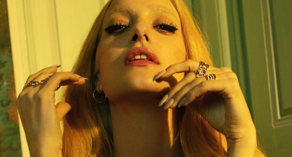 Levante ospite a Verissimo dopo Sanremo: chi è, età, fidanzato, vero nome e carriera