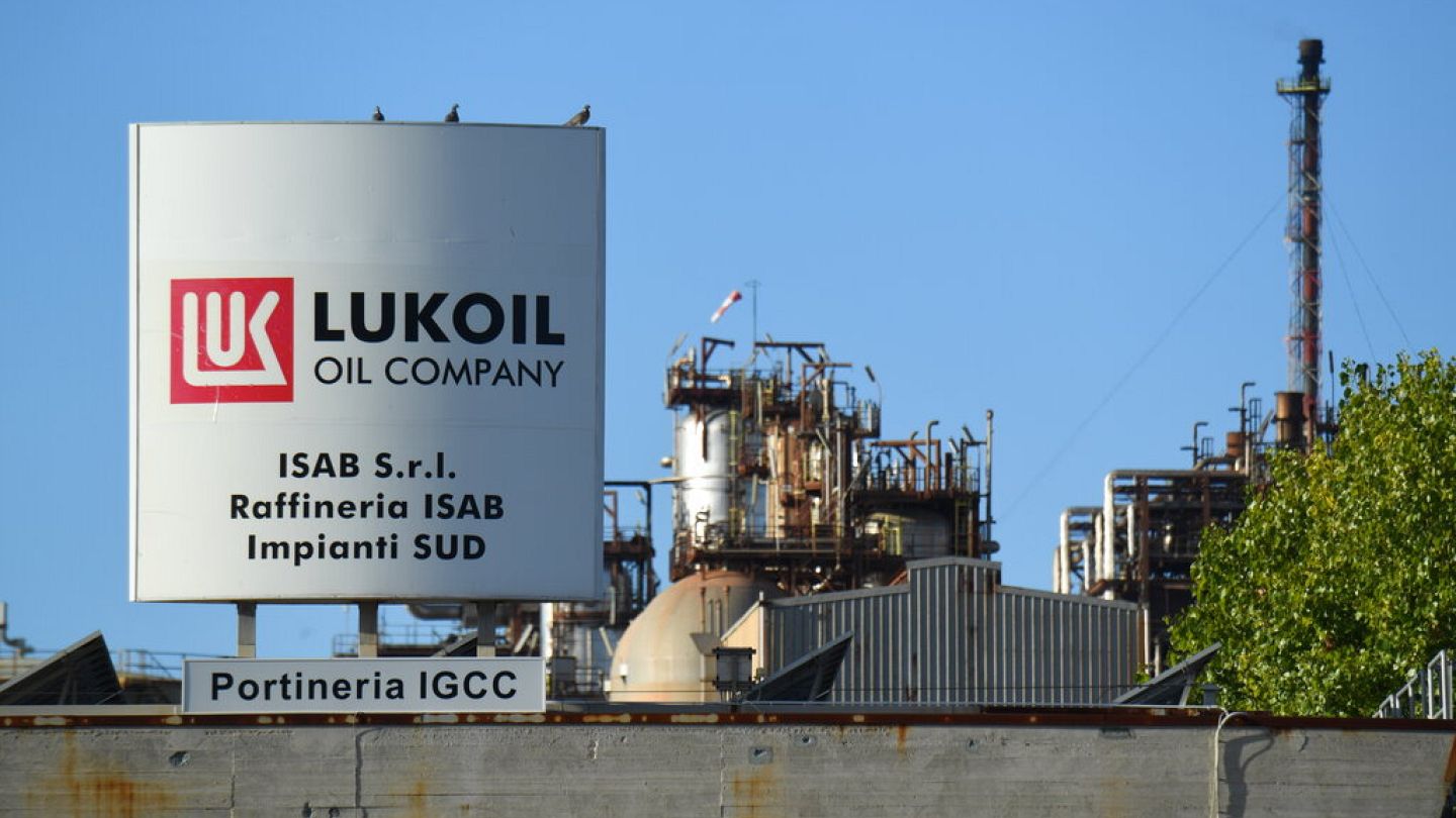 Lukoil ai saluti, arrivano gli israeliani: vicina la vendita dell’Isab di Priolo