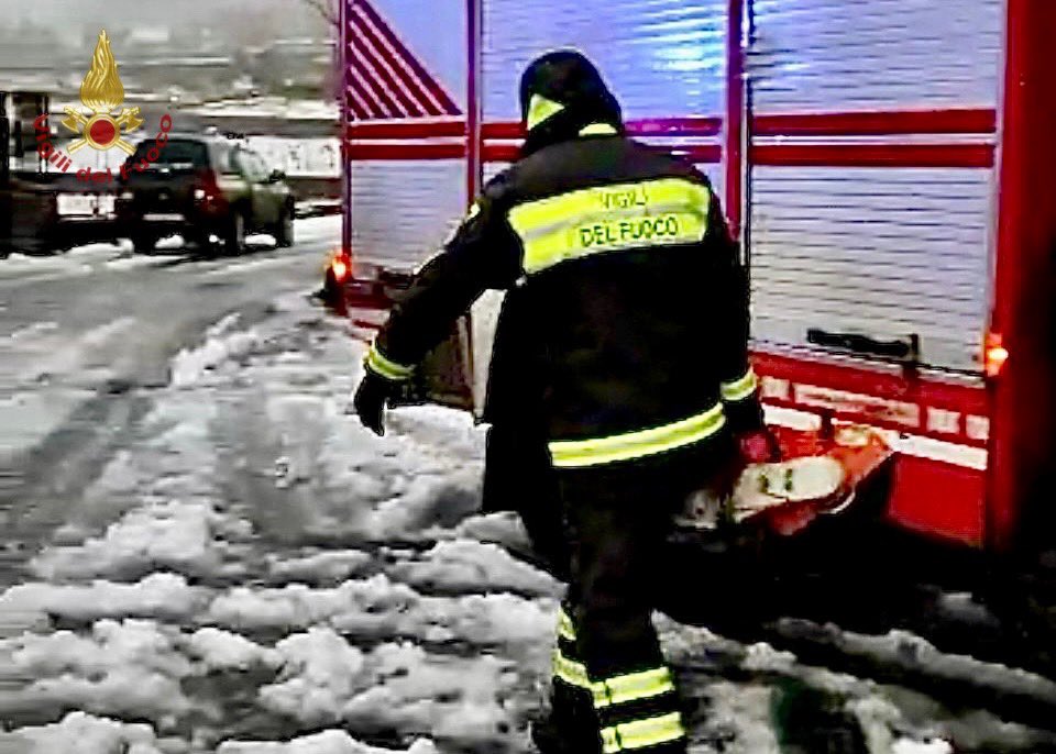 Dal vento incessante agli allagamenti, Sicilia “devastata” dal maltempo – FOTO