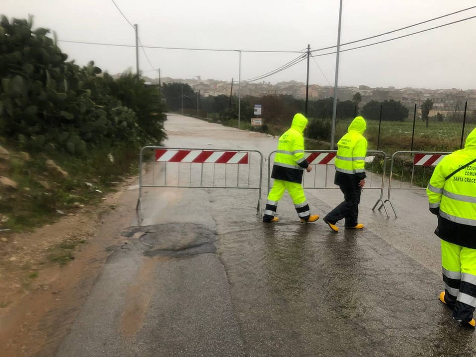Sicilia travolta dal maltempo: neve, nubifragi, forte vento, scuole chiuse e voli cancellati