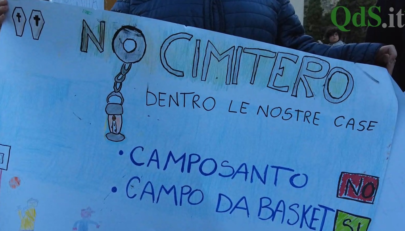 Cimitero all’ex Edil Pomice, la comunità del quartiere “Vergine Maria” si ribella – Video