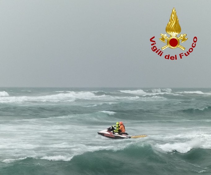 Naufragio di Cutro, trasferimenti salme “soluzioni provvisorie per dignità delle vittime”