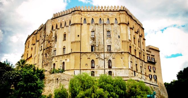 Ars, ok alla Finanziaria: confermato col voto segreto l’aumento delle indennità dei deputati