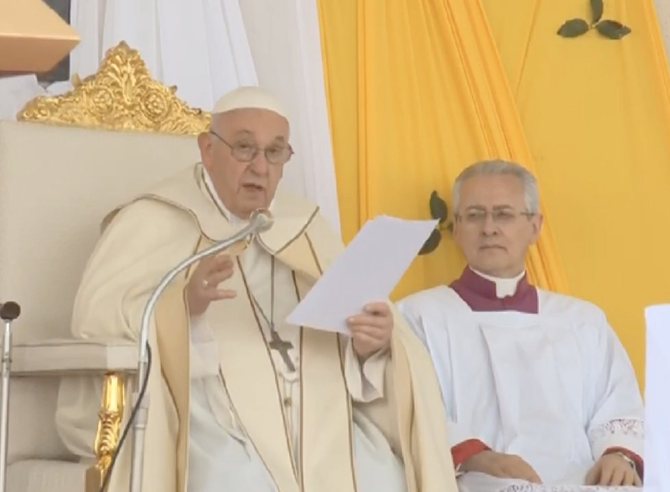 Papa Francesco difende Giovanni Paolo II: “Su Wojtyla illazioni offensive infondate”