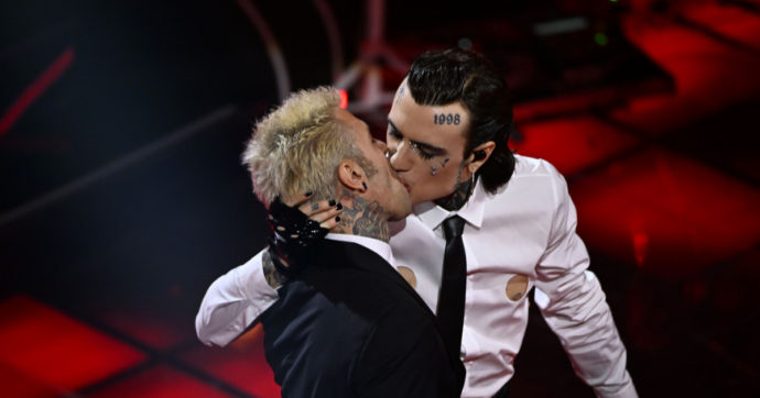 Sanremo 2023, Rosa Chemical bacia Fedez e fa esplodere la lite tra il rapper e Chiara Ferragni