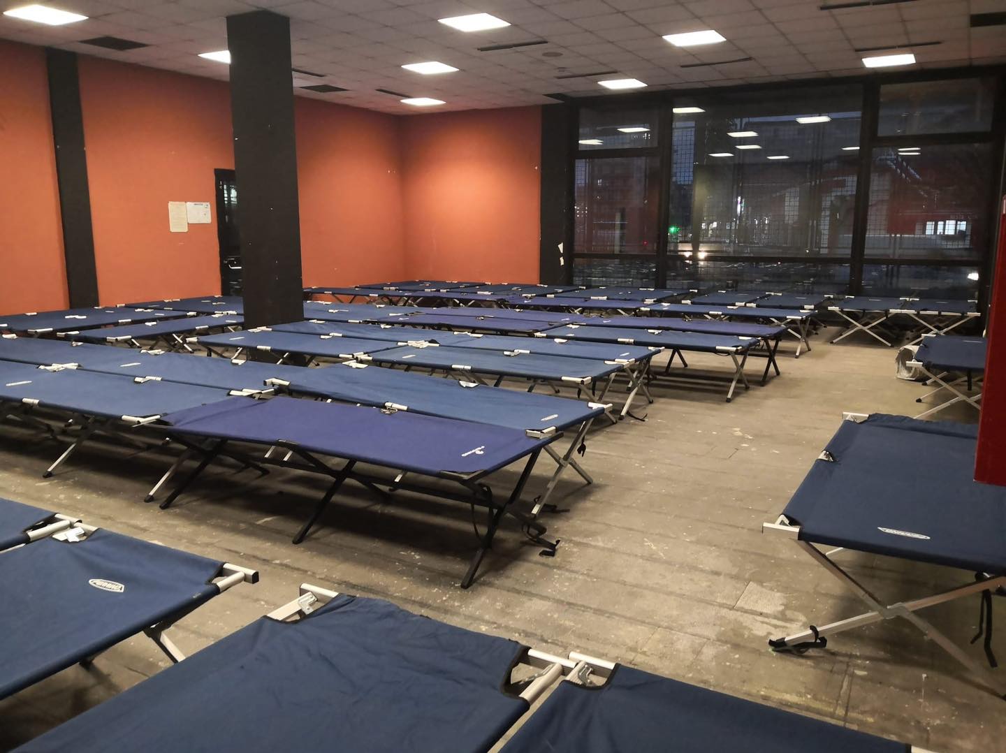 Emergenza freddo, a Catania letti e pasti caldi per i senza tetto FOTO Emergenza freddo, a Catania letti e pasti caldi per i senza tetto FOTO