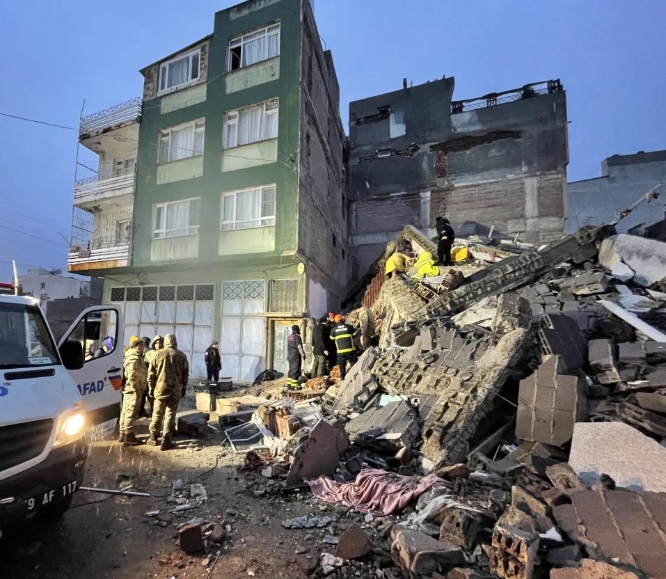 Sisma in Turchia e Siria, più di 8mila morti: decine di migliaia di feriti