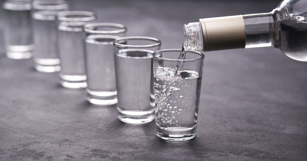 Vodka contraffatta in giro per l’Italia, da Treviso a Palermo: scatta maxi-sequestro