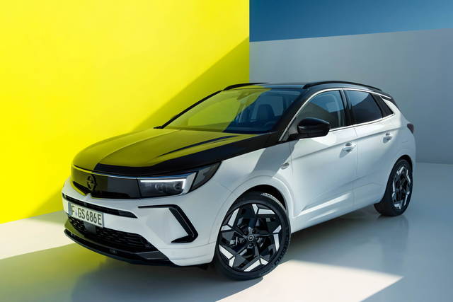 Opel Grandland, l’ibrido con il brivido della velocità