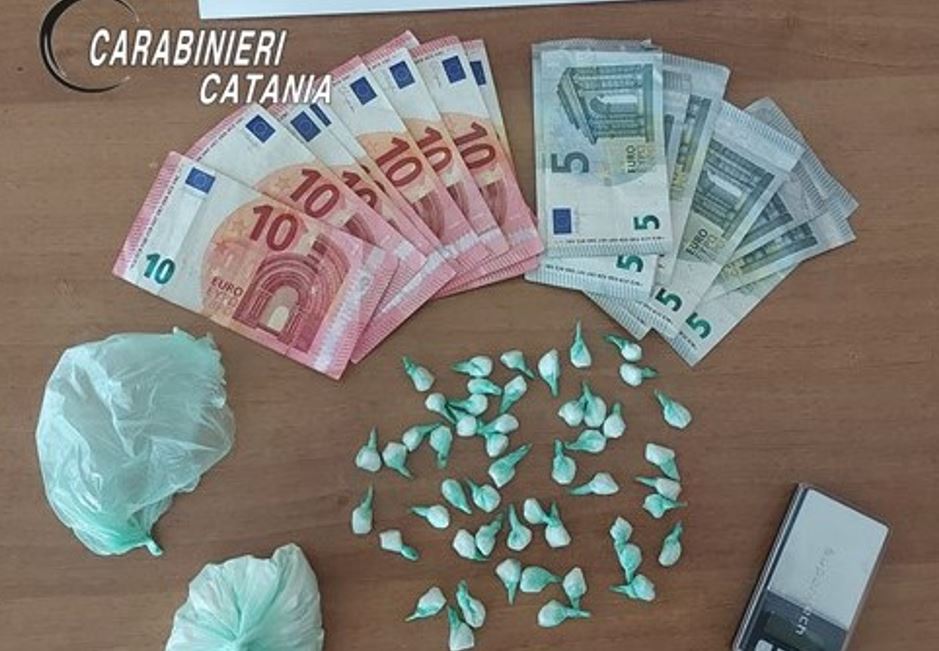 “A letto” con la droga, cocaina nascosta nel materasso: la scoperta