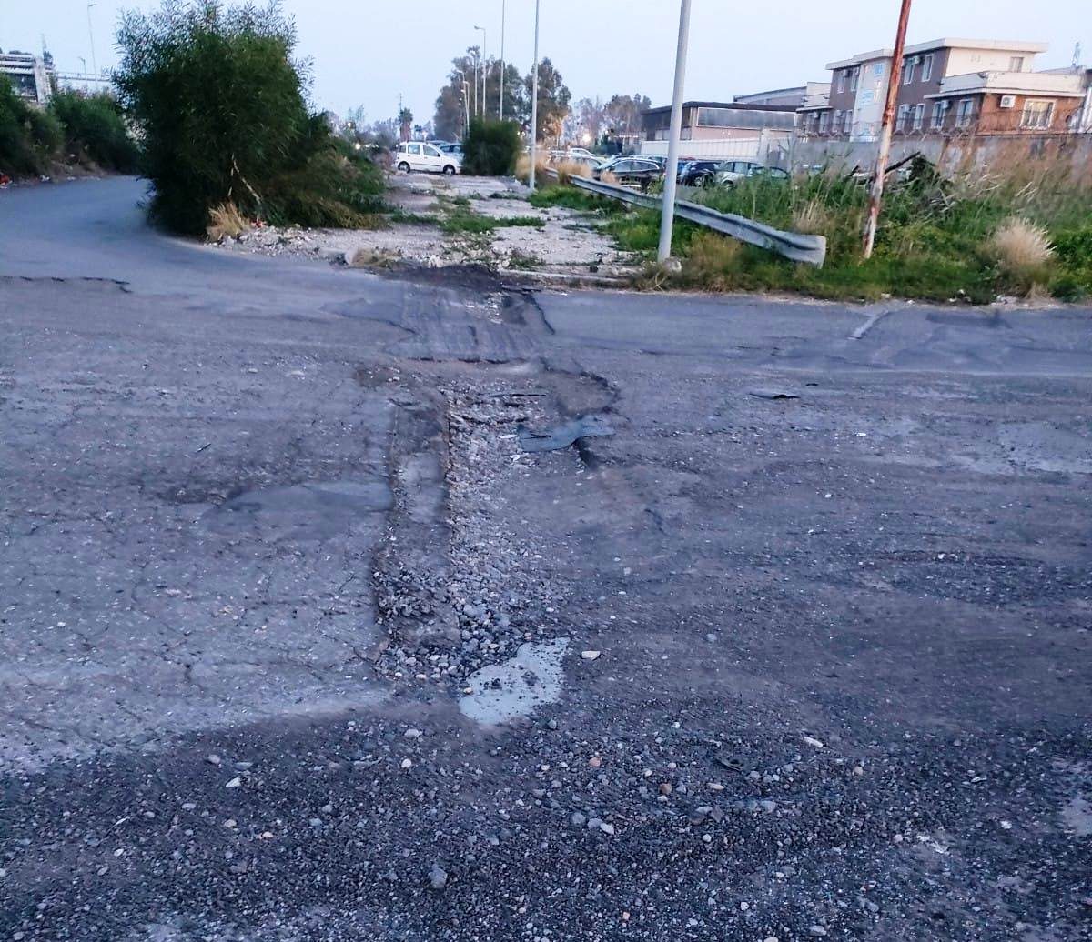 Catania, Zona industriale, chiacchiere e degrado Catania, Zona industriale, chiacchiere e degrado