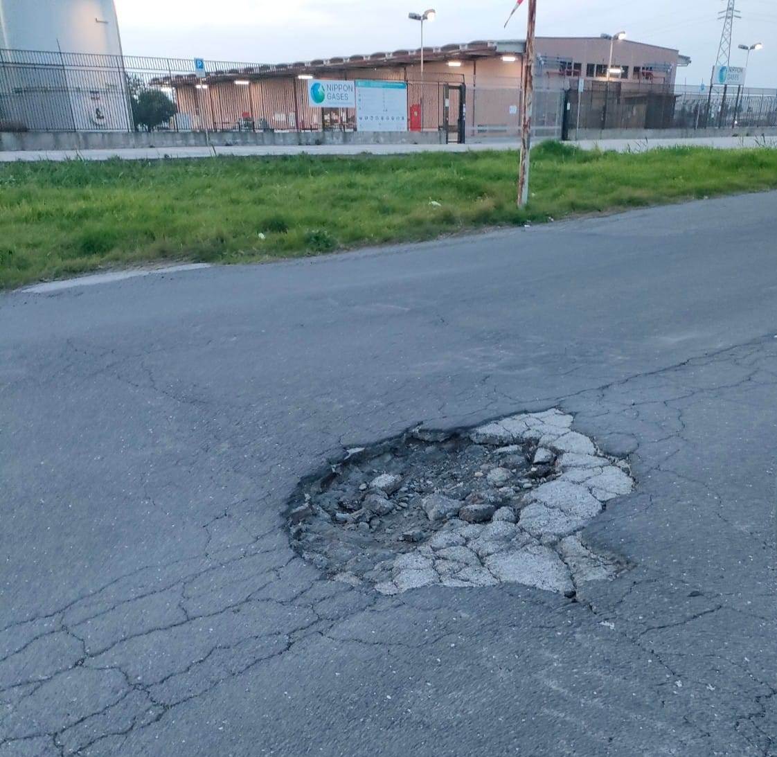 Galleria foto 'Catania, Zona industriale, chiacchiere e degrado' - foto 1