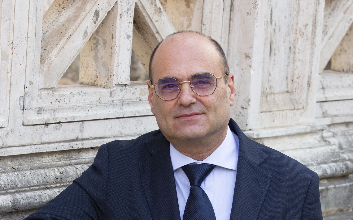 La citazione shock di Mussolini e la polemica, si dimette Claudio Anastasio