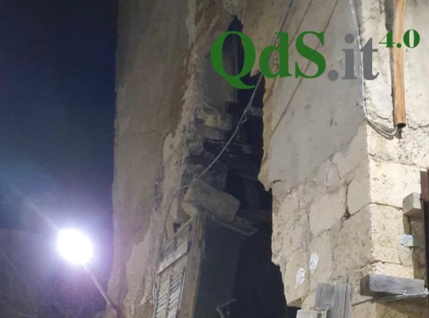 Paura in centro storico, crolla edificio a Licata: sfollata una coppia