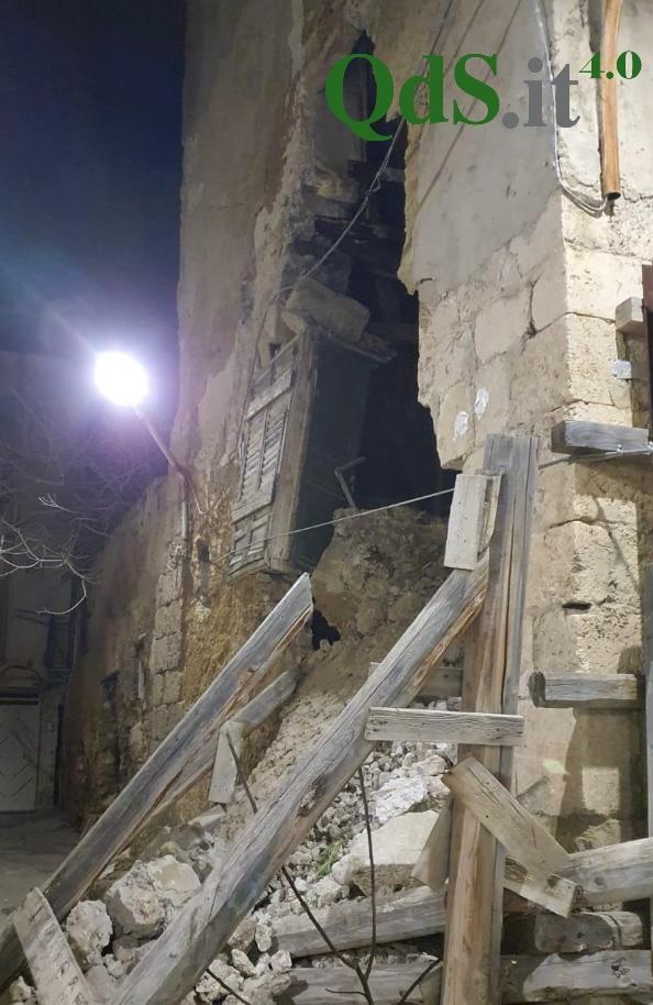 Paura in centro storico, crolla edificio a Licata: sfollata una coppia