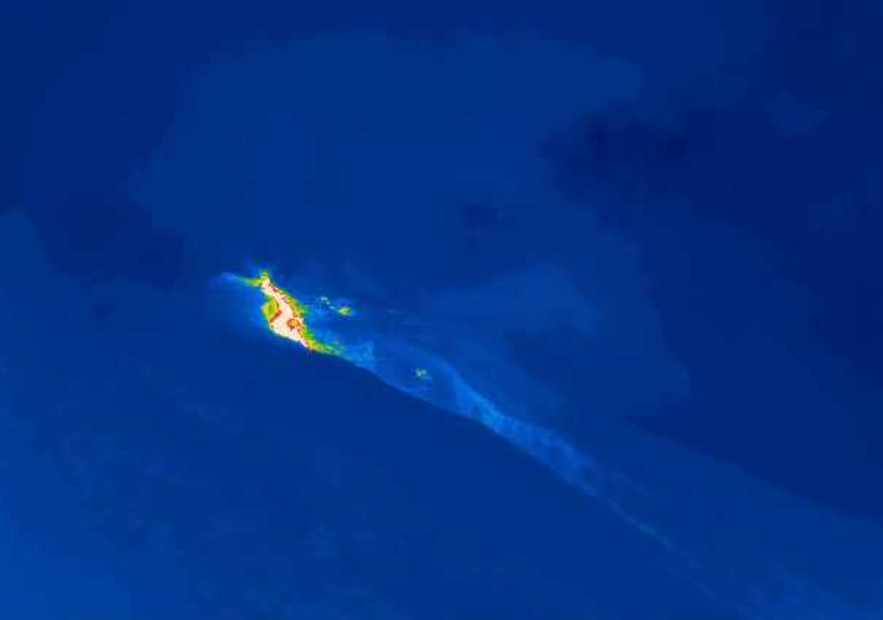 Stromboli in eruzione, nuovo trabocco lavico nella notte: la situazione