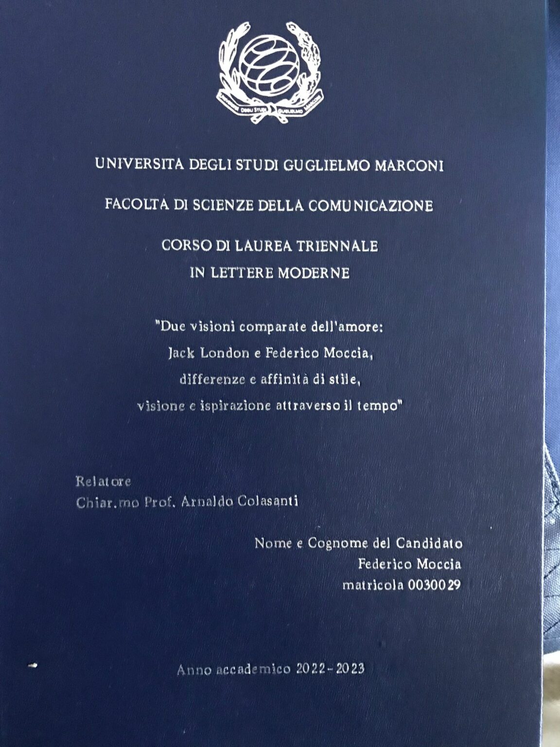 Federico Moccia si laurea con una tesi su…sè stesso: pioggia di critiche sui social