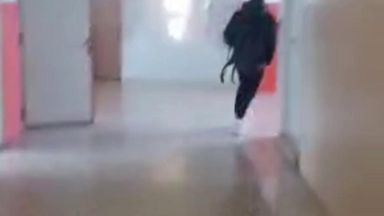 Paura a scuola, esplosione in un istituto professionale: due feriti – VIDEO