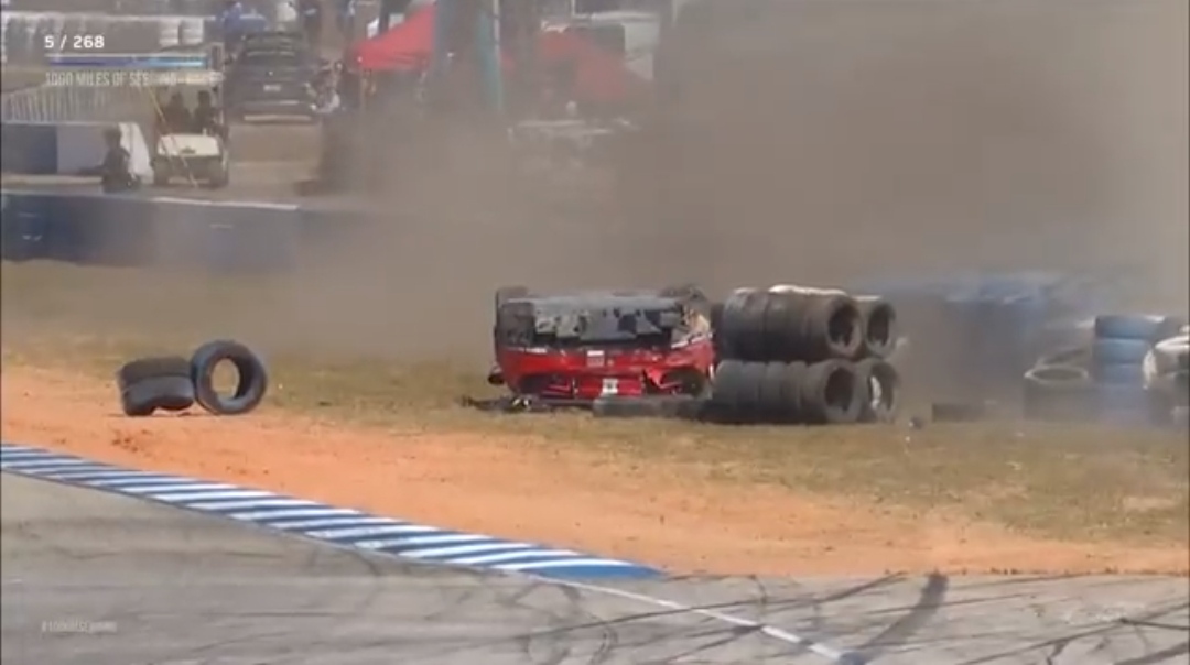 Paura a Sebring: Ferrari finisce fuori pista e si cappotta