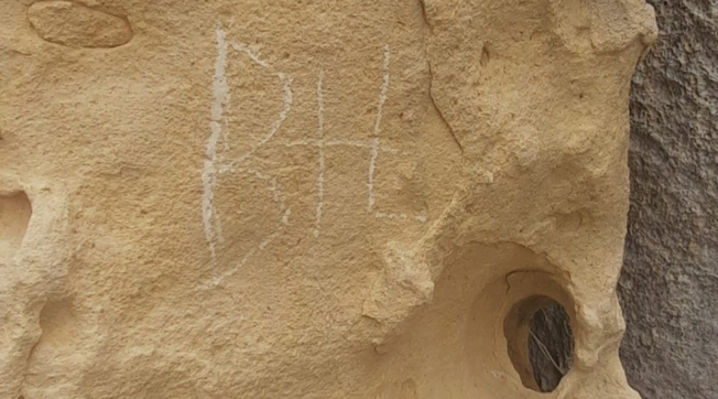 Malta, studente italiano sfregia monumento in gita: condannato a due anni