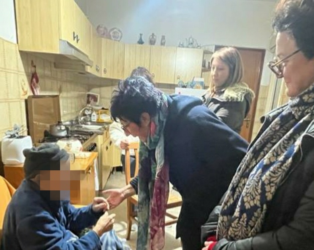 Apparecchi salvavita agli anziani, inizia la consegna. Sindaco Brandara: “Emozionante”