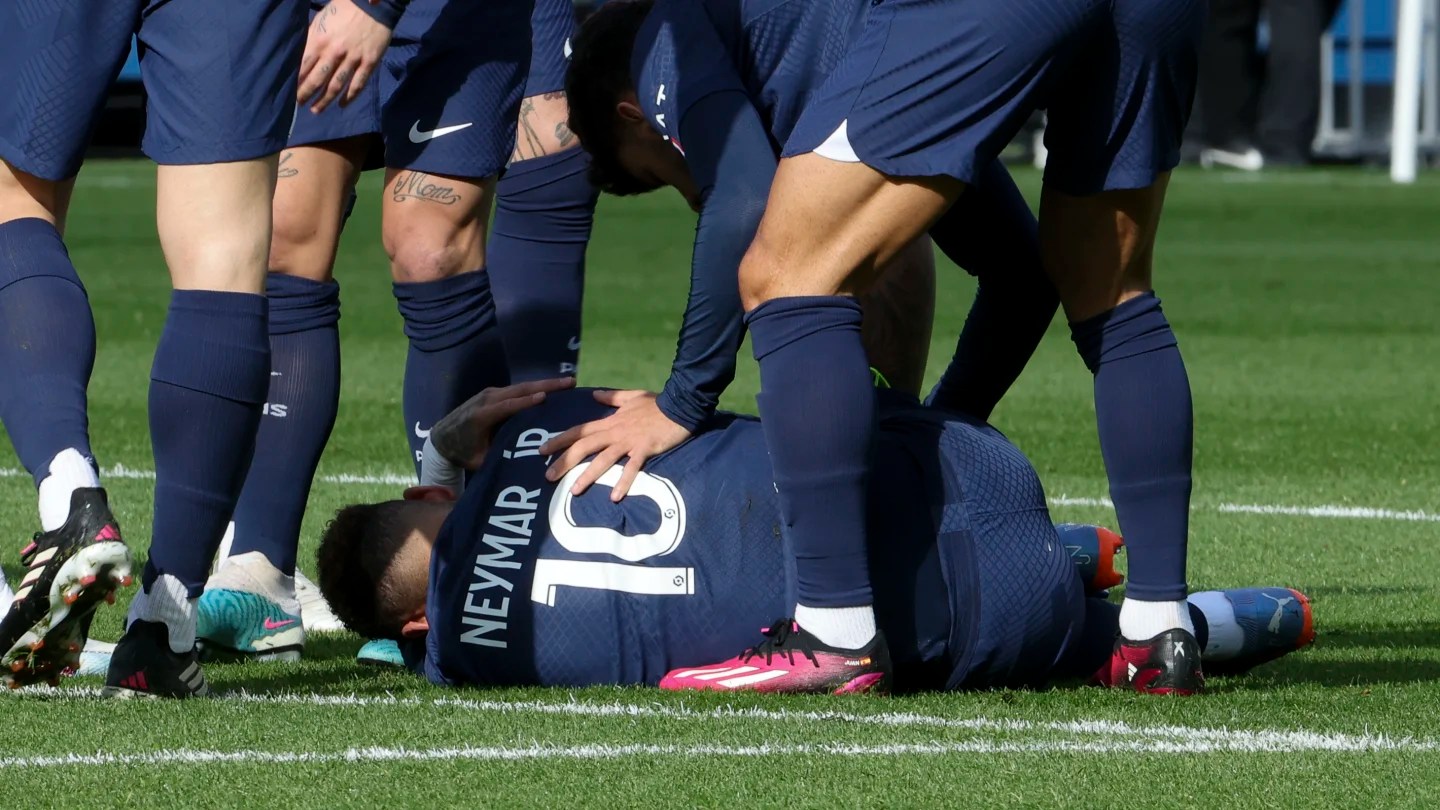 Psg, Neymar si opera: stagione finita per il brasiliano