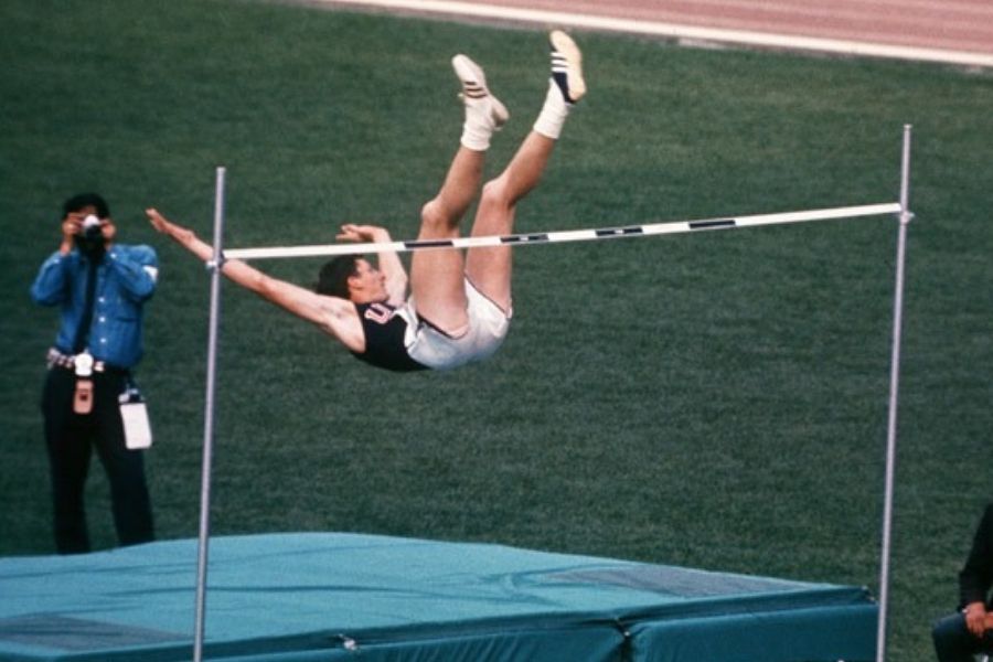 Lutto nel mondo dell’atletica: morta la leggenda del salto in alto Dick Fosbury