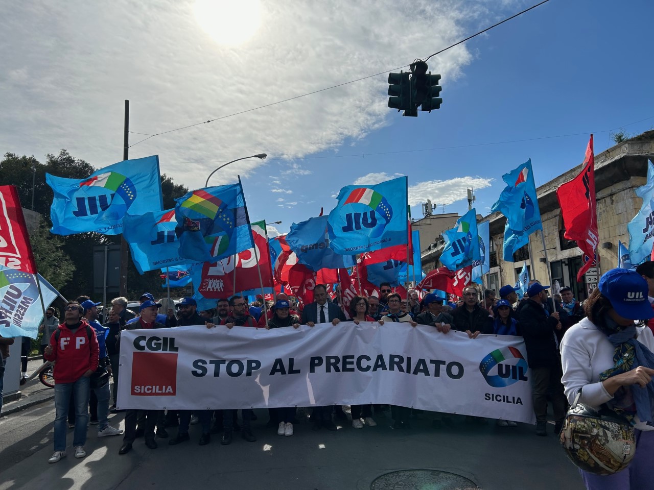 Un esercito di ventimila precari in attesa di un lavoro stabile: dagli Asu ai Pip, le promesse (mancate) della politica