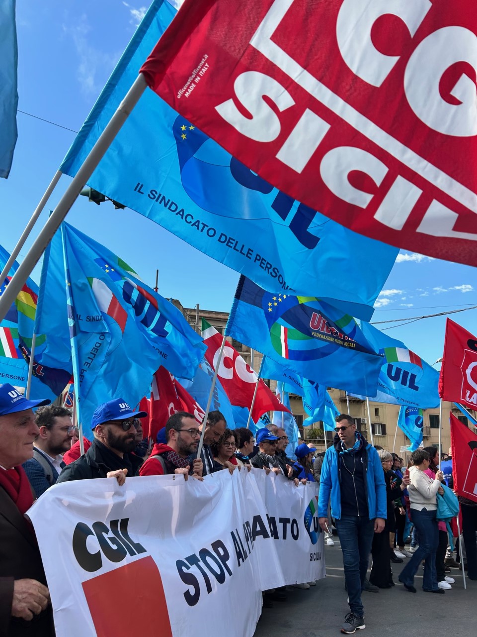 Precari Covid in piazza: “Abbiamo salvato la Sanità, perché la Regione non vuole assumerci?”