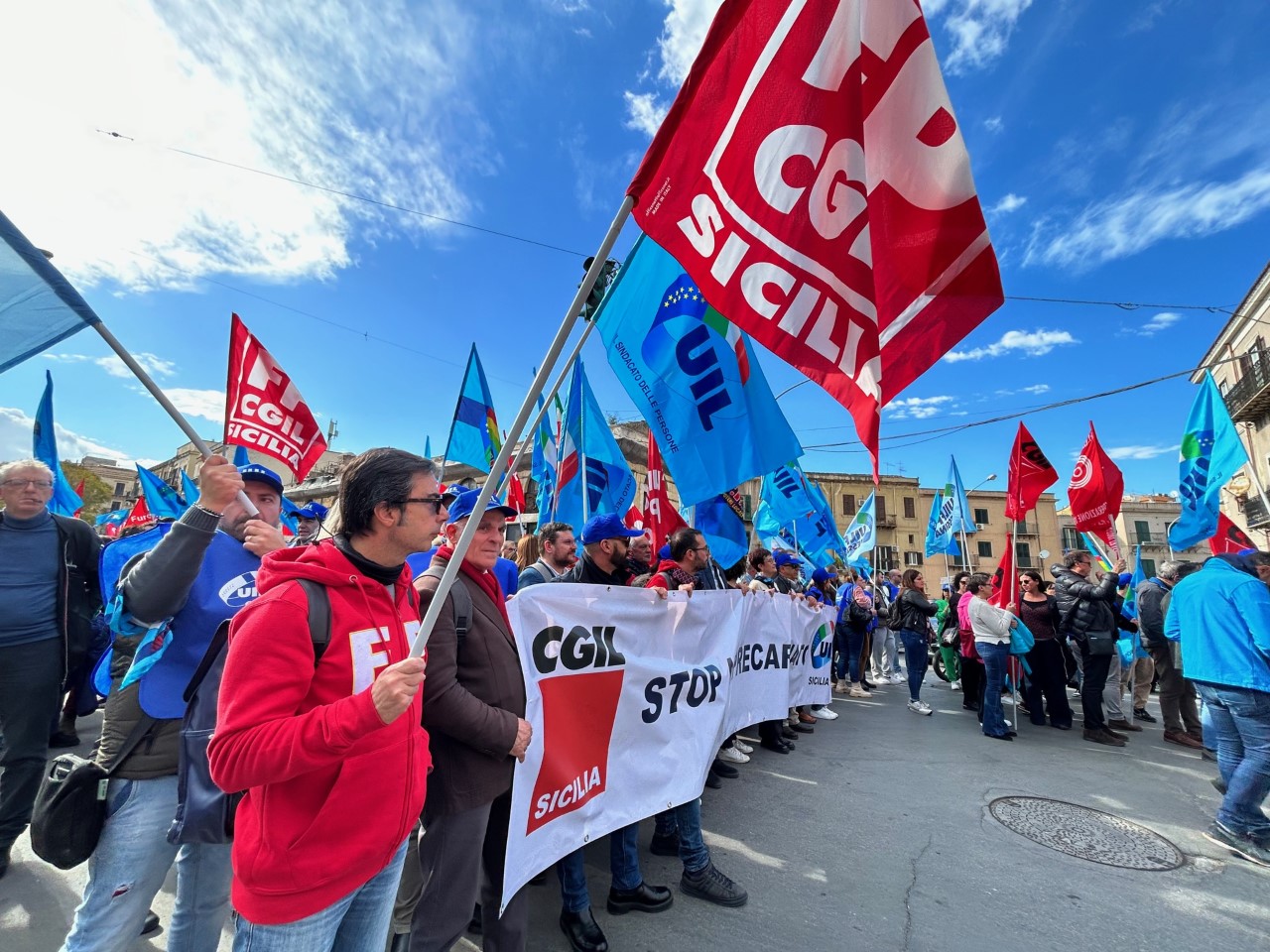 Precari Covid in piazza: “Abbiamo salvato la Sanità, perché la Regione non vuole assumerci?”