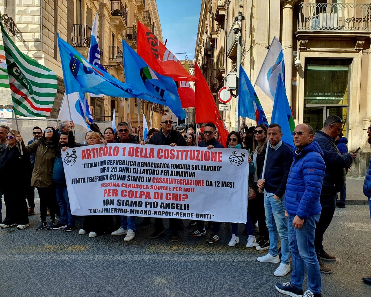 Vertenza Almaviva, a Catania esplode la protesta dei lavoratori: “Vogliamo risposte vere”
