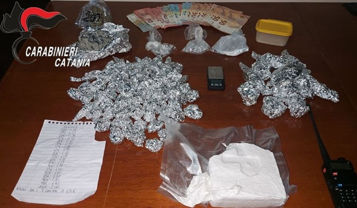 Droga in viale Moncada, stessa piazza di spaccio e stesso “menù”: arrestati due pregiudicati