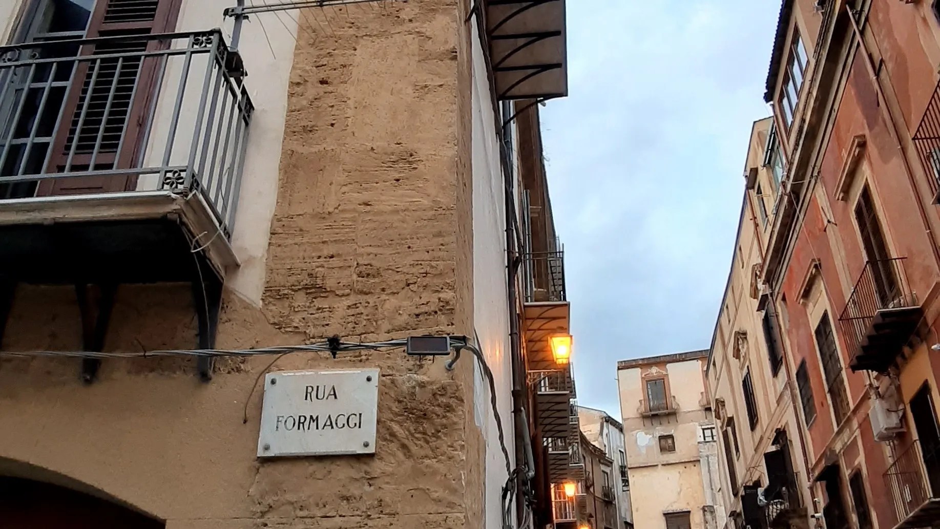 Da Varsavia per girare Palermo: motocicletta rubata a polacchi sotto B&B