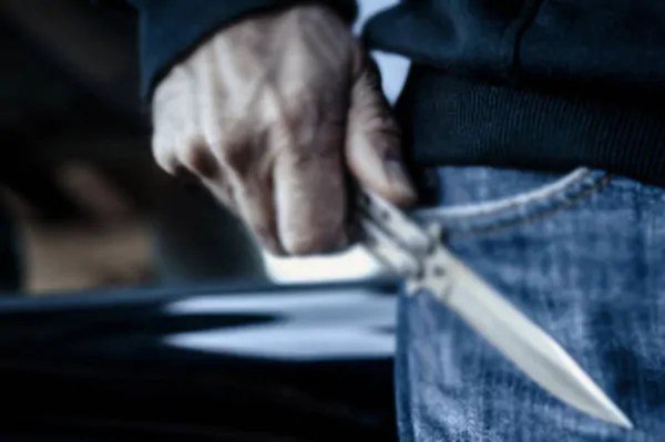 Trapani, armato di coltello semina il panico in ospedale