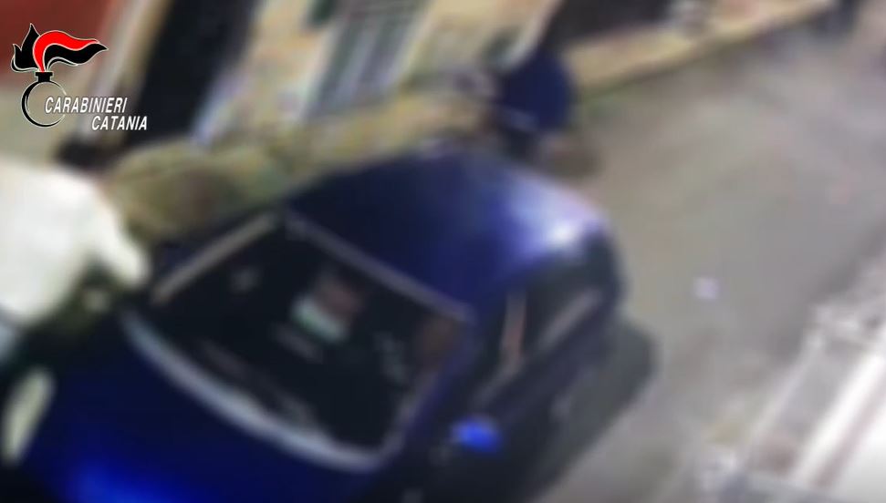 Pestato dal branco e preso a bastonate, 4 arresti per tentato omicidio – VIDEO