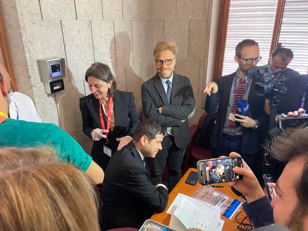 Ars, test antidroga per i deputati regionali: ecco i primi a farlo – VIDEO