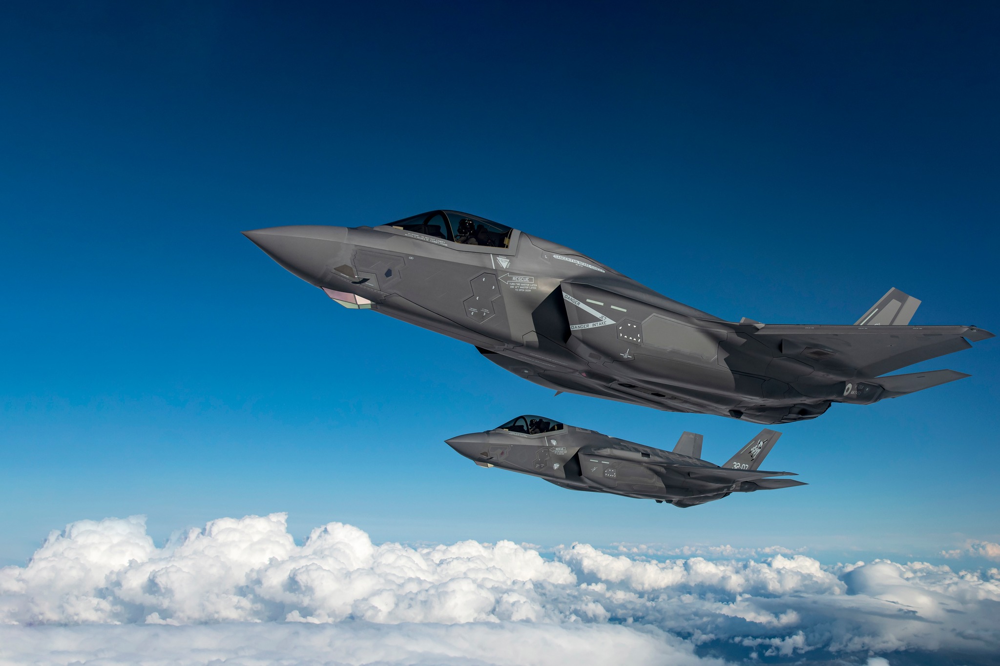 Concorsi, Aeronautica militare cerca 775 volontari: i requisiti e come presentare la domanda