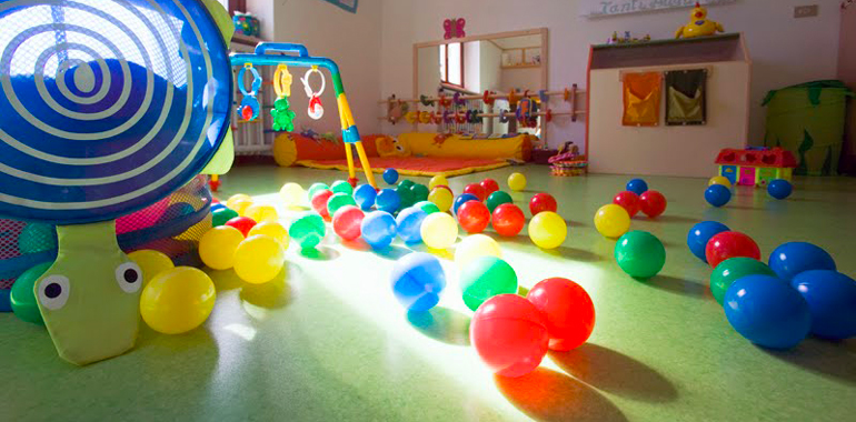 Maestro di religione arrestato per abusi su bimbi asilo: indagini su altri 30 casi