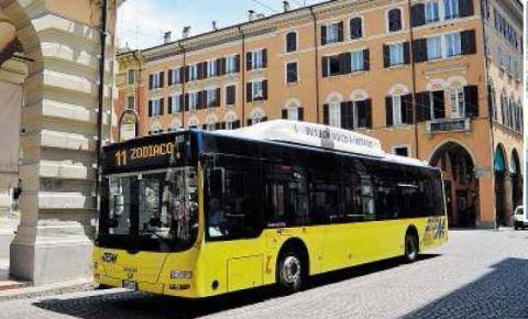 Dopo la scuola vandalizzano autobus, denunciati due sedicenni