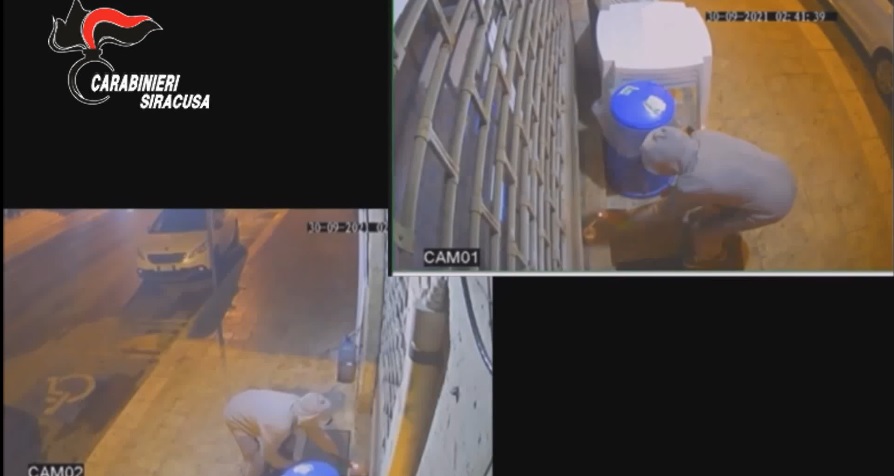 Siracusa, bombe carta contro negozi: tre arresti e sette indagati