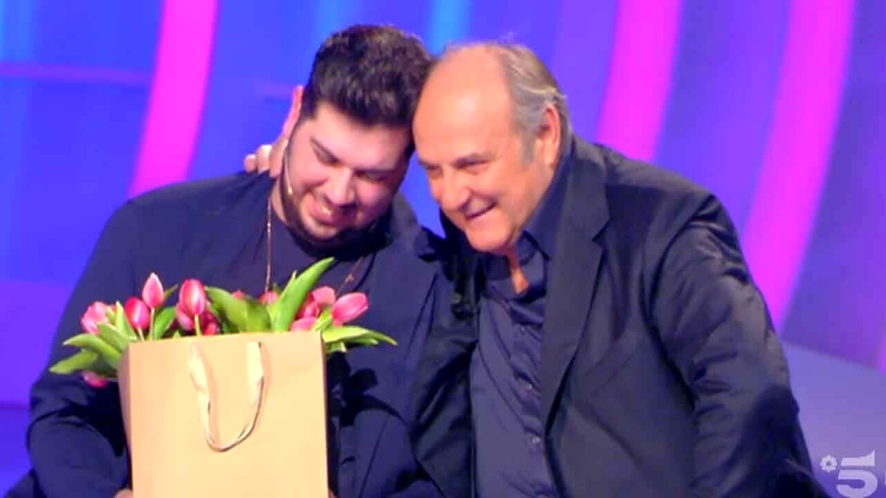 C’è Posta per Te, Gerry Scotti in lacrime per la triste storia dei due fratelli siciliani