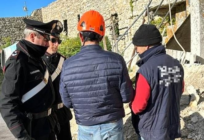Sicurezza e lavoro nero, controllo al cantiere di Castello di Venere: denunciato imprenditore