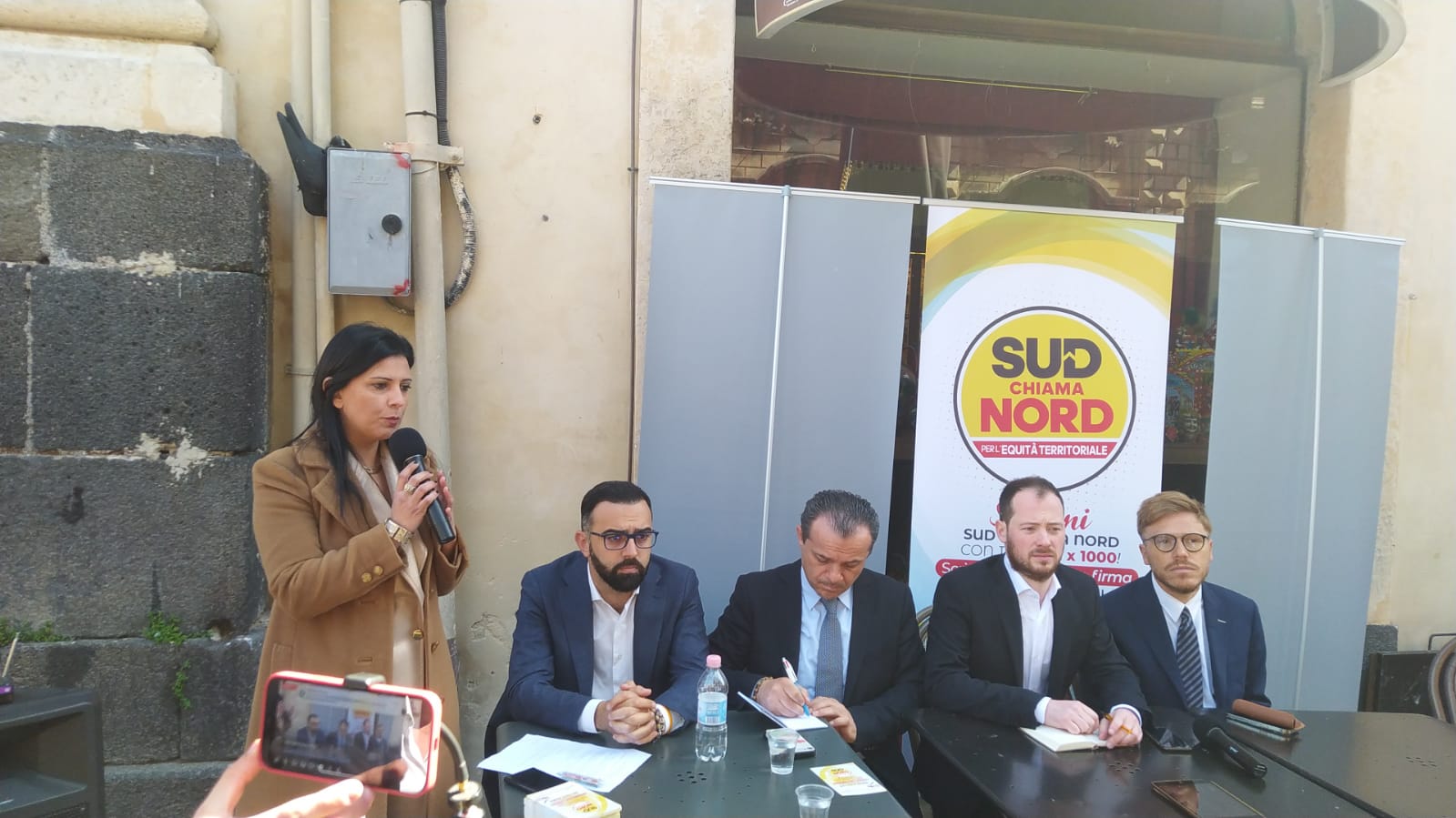 De Luca lancia il “suo” candidato per Catania: “Difenderemo questa città” FOTO e VIDEO