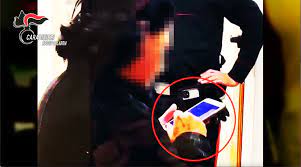 Falsa cieca per 15 anni: montagna di soldi indebita grazie a pensione d’invalidità