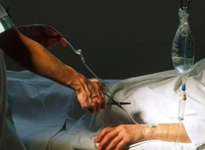 Uccise i suoi 5 figli: donna muore con l’eutanasia